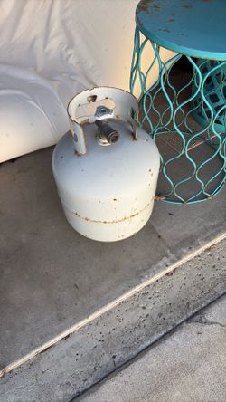 Gas canister for barbecue
