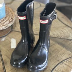 Hunter Women’s Rain Boots Size 7 Black, Buckle 11” Tall Rubber
