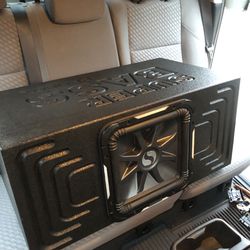 Kicker S12L7 dual 4 ohm solo baric subwoofer and ported probox
