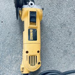 4 1/2 Angle Grinder DEWALT 