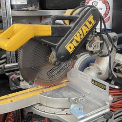 DeWalt DW708 12” Sliding Compound Miter Saw – Works Great