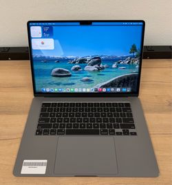 15" MacBook Air M2 8 Core*256GB SSD*8GB RAM