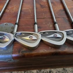 Wilson Staff Di5 5-Pw. Reg Flex. 