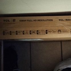 ACCEPT OFFERS! NEW!!TCL Built In Roku IN BOX 32" 