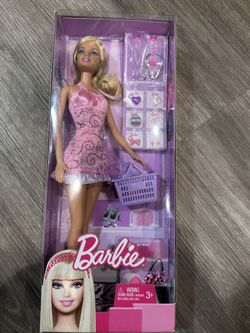 2010 Barbie Shopping Giftset, includes shopping basket  Mattel V8909