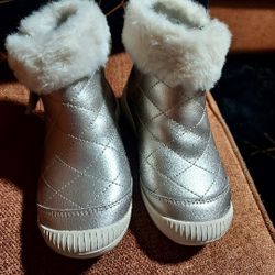 Stride Rite | Chloe faux fur quilted silver sparkle bootie, tassel zipper kids boots 9.5 M KIDS
