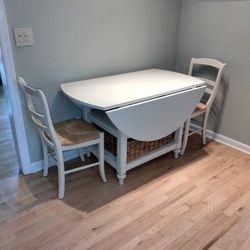 WHITE KITCHEN TABLE & CHAIRS
