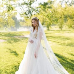 Wedding Dress! Two Veils As A Gift! Ivory, Size M