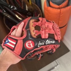 Puerto Rican baseball glove 