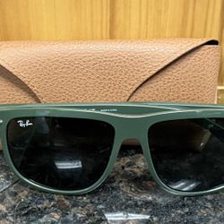Ray Bans Sunglasses RB4147 Boyfriend - Dark Green 