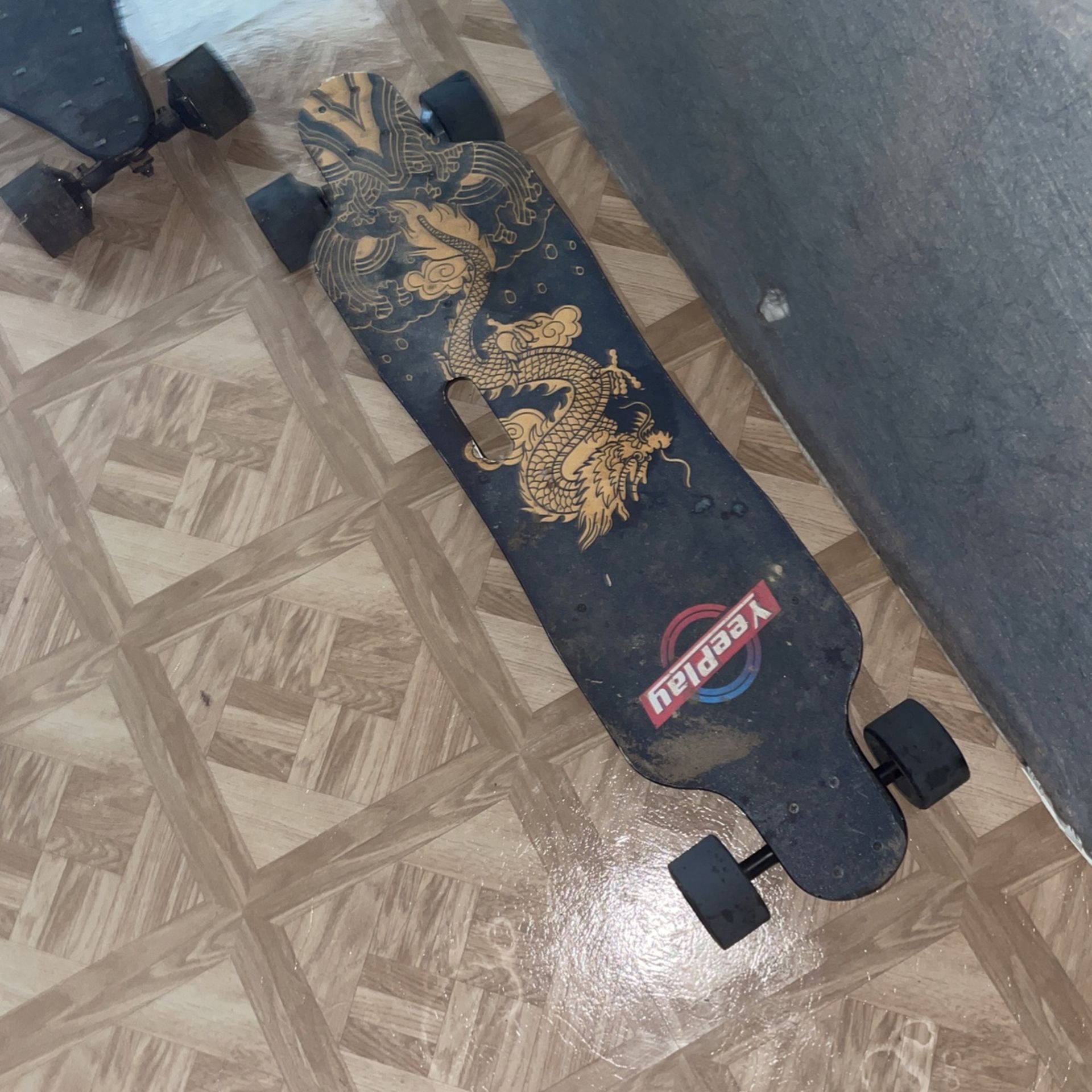 YEEPLAY ELECTRIC SKATEBOARD
