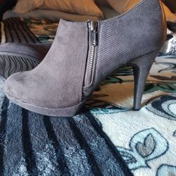 Size 8 Stiletto Heels & Boots