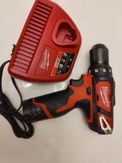 Milwaukee M12 Drill with 2ah battery and charger 