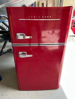 Retro Style Mini Refrigerator