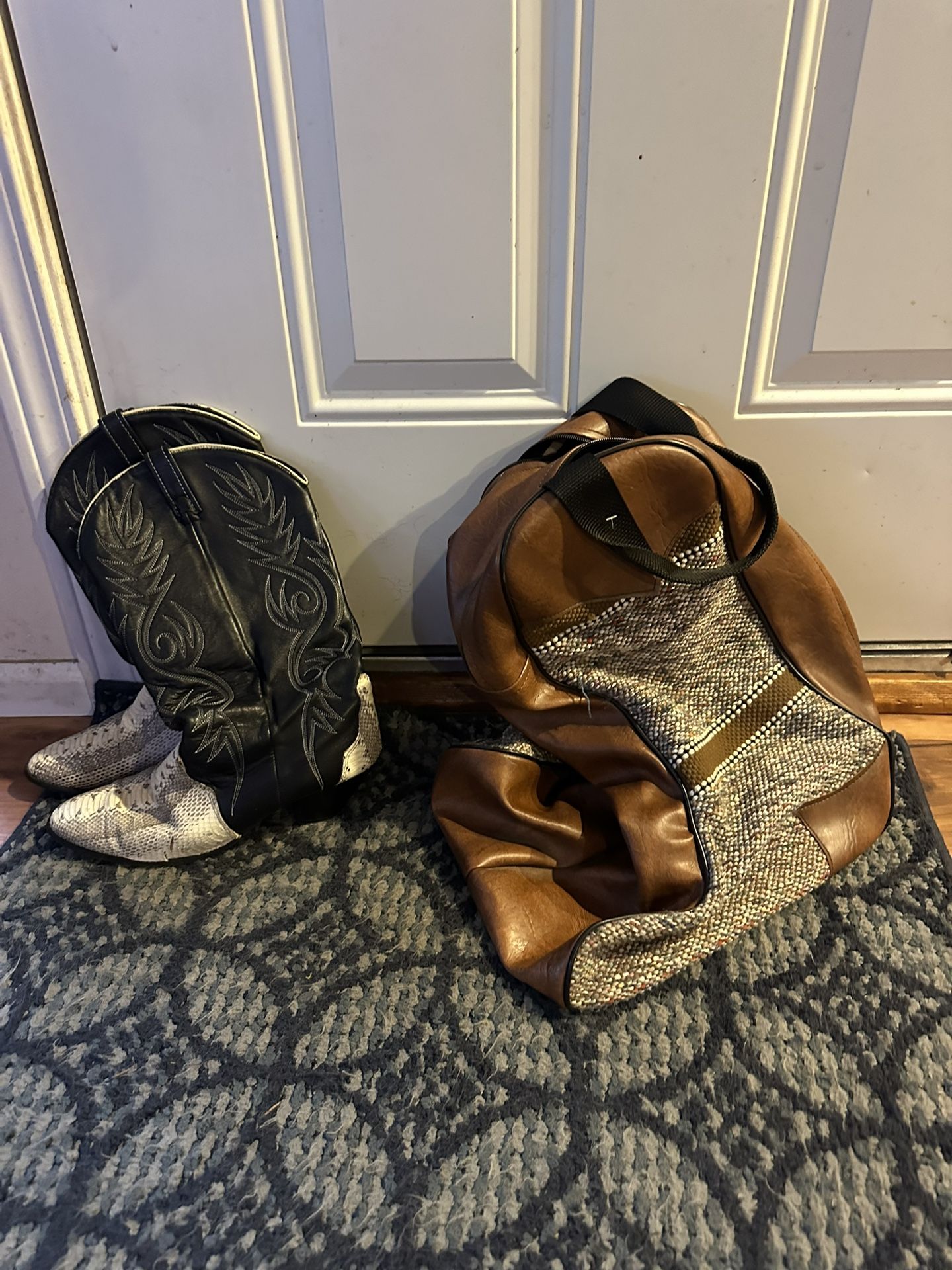 Women’s Cowboy Boots w/Bag