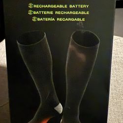 32 Degrees Rechargeable Heated Socks- Large- New