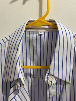 Women shirts size xs ( please follow my page all brand new )