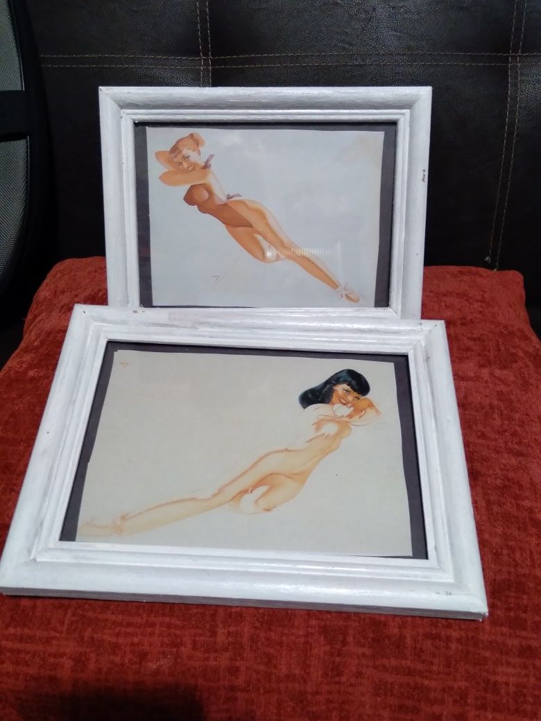 Vintage framed Pin Up Girls▪︎ Set of 2