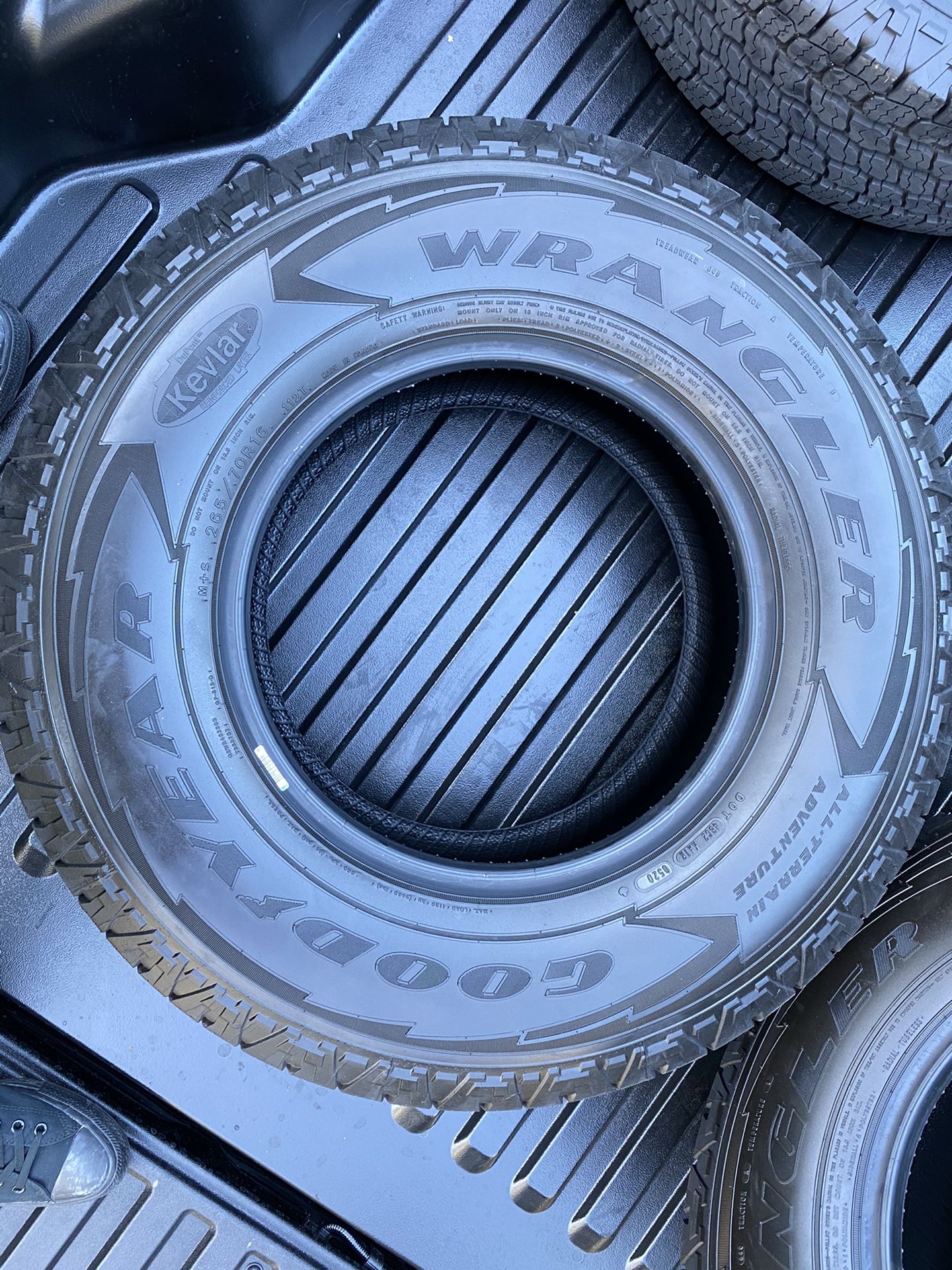 Goodyear Wrangler tire 265/70r16