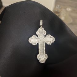 Beautiful Brand New Cross Pendant 