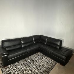 FREE DELIVERY (Chateau D’ax Pullout Sectional)