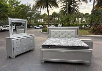 Beautiful Bedroom Set king Size Solid Wood Silver Color In Great Condition by Malaysia Furniture