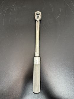 Klein Tools 57005 Torque Wrench 3/8" Square Drive (A1D027372)