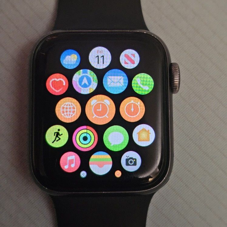 Apple Watch Series 5 40mm A2094 32GB (GPS + Cellular) Space Gray Aluminum Case
