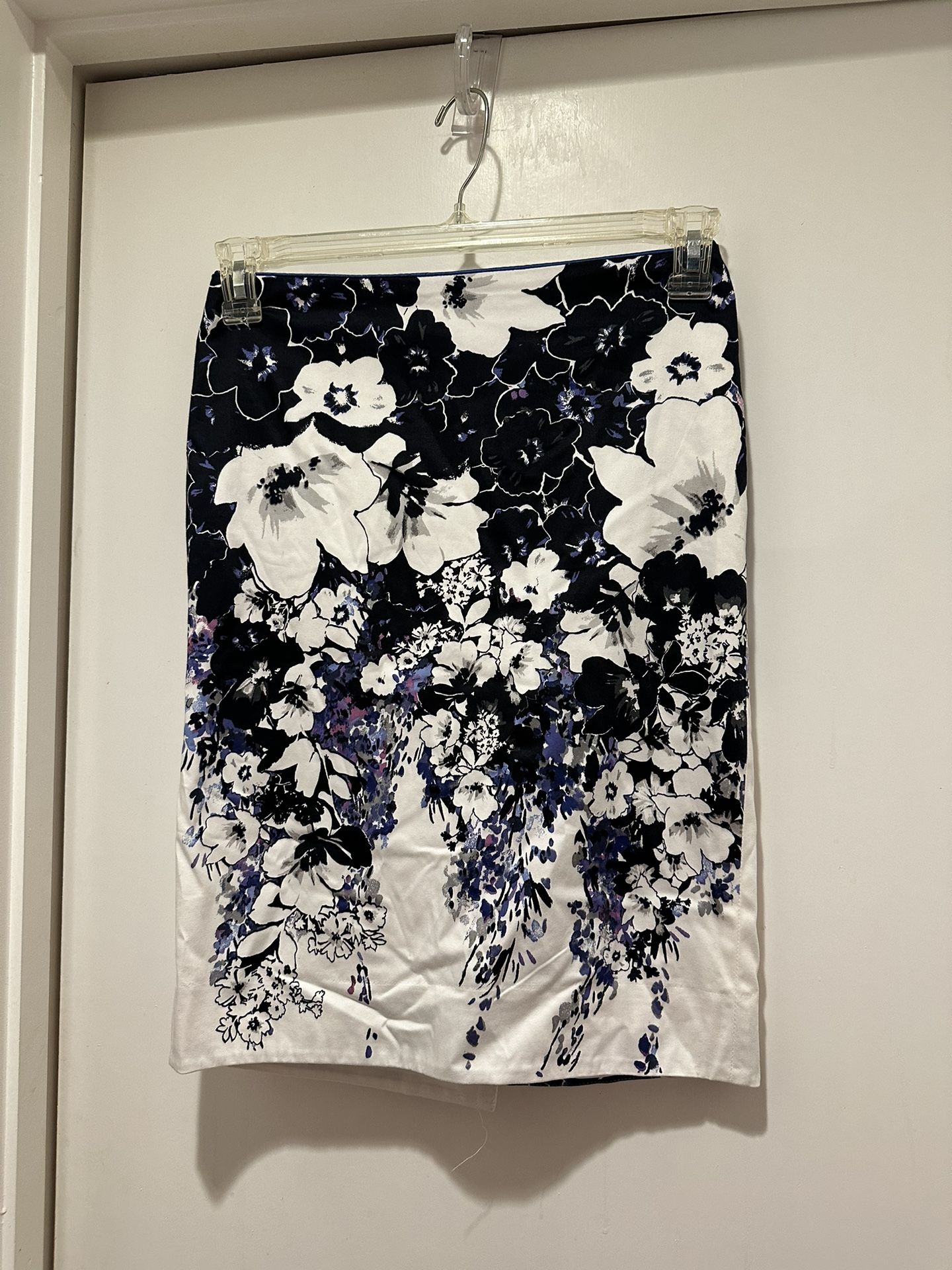 White House Black Market Purple Floral Pencil Skirt 