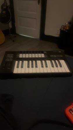 Novation Launchkey 37 MK3 MIDI Controller (Excellent Condition)