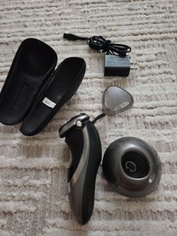 Philips Norelco Electric Razor - Like New