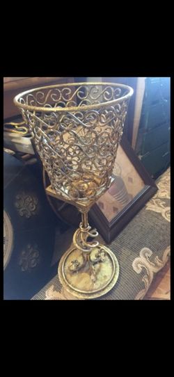 Metal candle holder