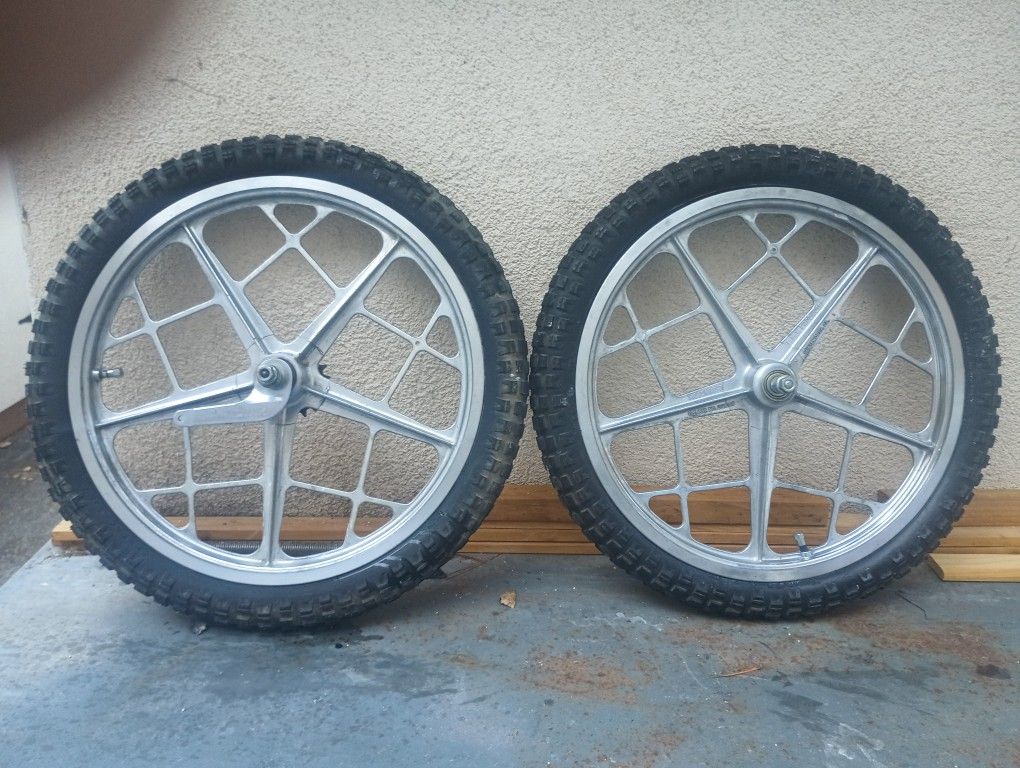 Mongoose Moto mag 11