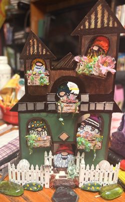 Gnome House Display