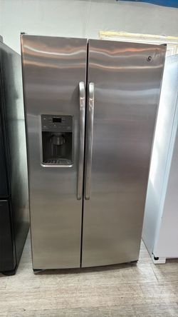 GE Side-by-Side Refrigerator π·οΈ $550