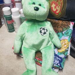 Beanie Baby “Kicks” the Soccer Bear With Tag Errors