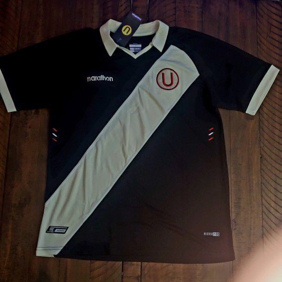 Universitario LA U Peru jersey Large adult size