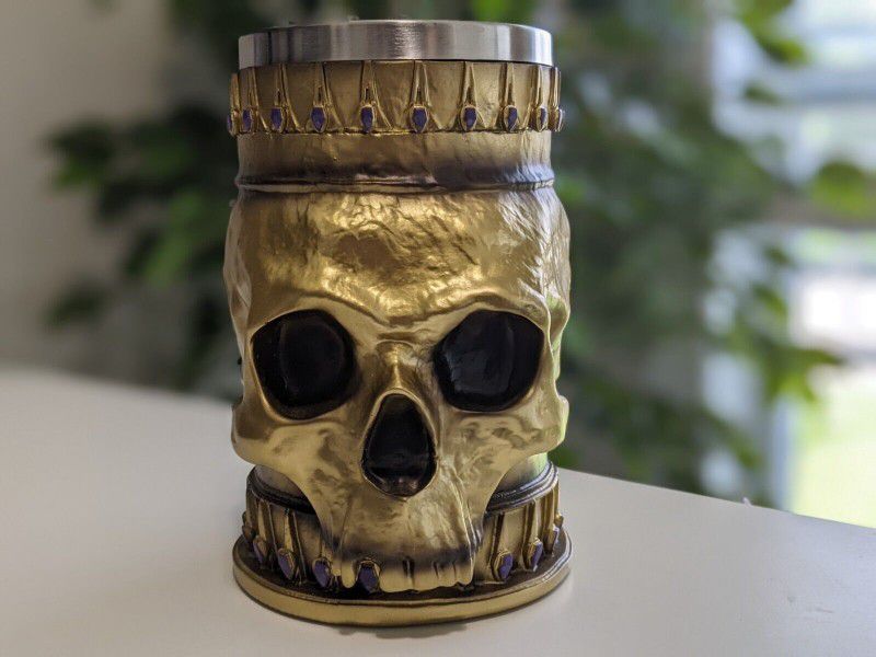 Brand New Collectible Dungeons & Dragons Gold Skull Goblet Tankard Beer Mug Wizard Coast