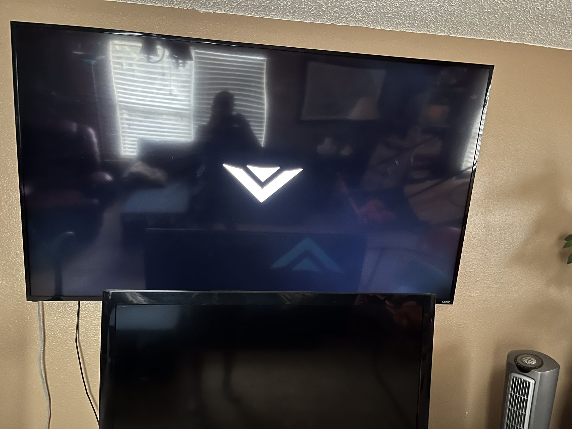 80 Inch Vizio Tv - Screen Locked On VIZIO logo -see Pic
