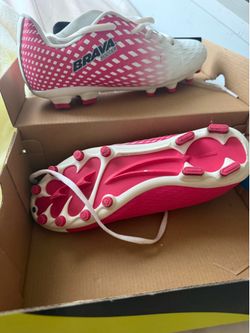Soccer shoes