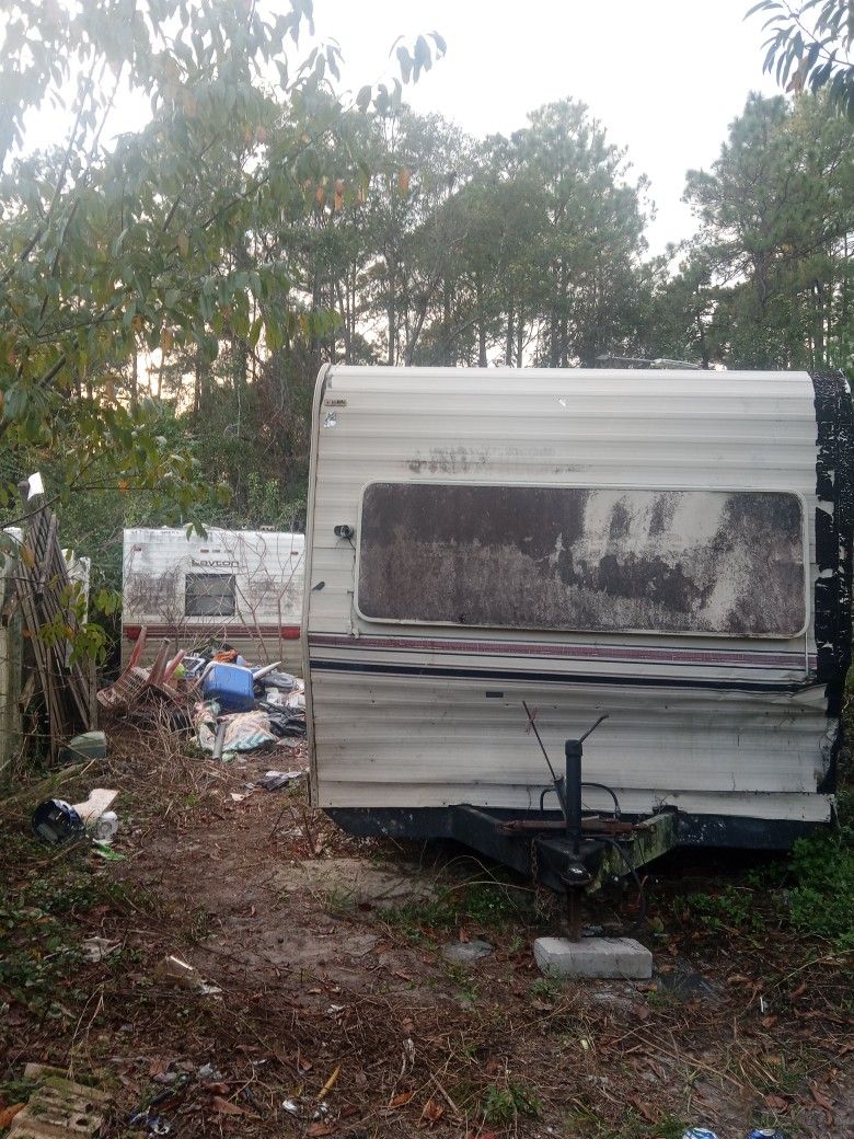 2 Junk Campers 