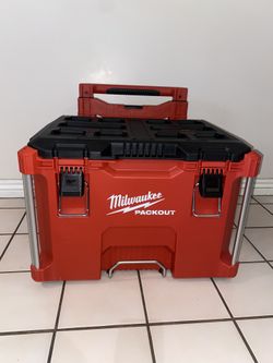 Milwaukee PACKOUT 22 in. Rolling Modular Tool Box Low Profile Handle