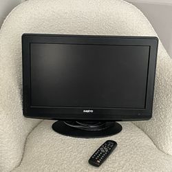 Sanyo 19 Inch LCD TV w/remote