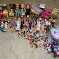 Girls fun Barbie toy lot 