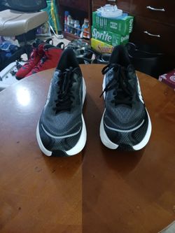 MENS SIZE 11 HOKA