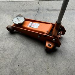 Wilmar 2 1/4 Ton Hydraulic Garage Jack. Works As It Should. You Pickup