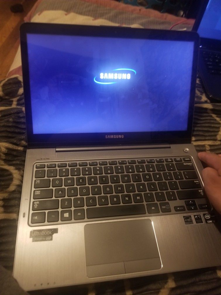 LAPTOP SAMSUNG