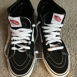Men’s Size 7 - Vans. Worn Once ! 