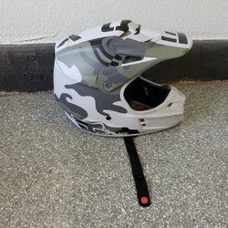 Fox V1 Dirt bike helmet. Rare urban camo design!!!