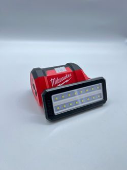 Milwaukee M12 ROVER Service and Repair Flood Light with USB Charging